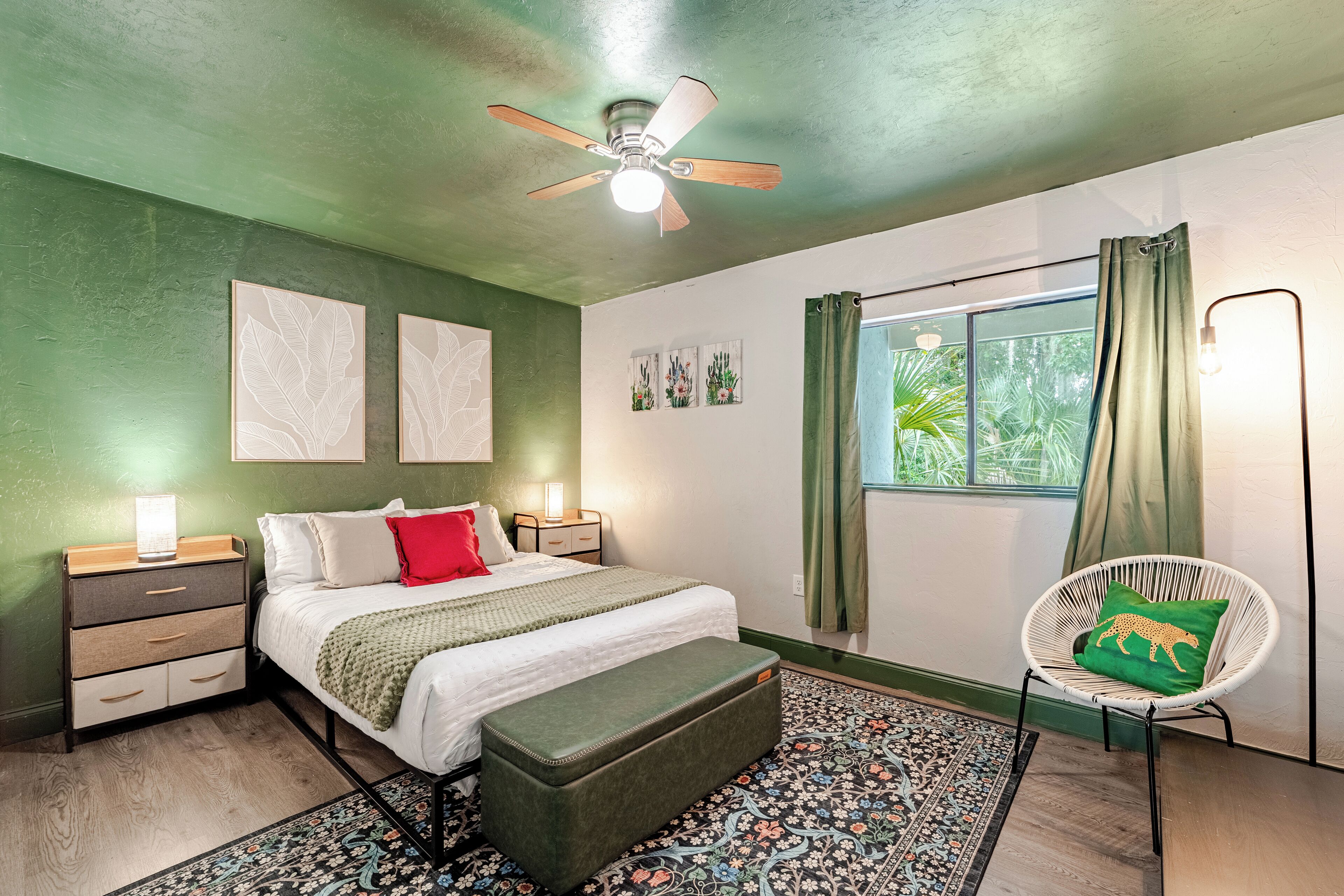 3 habitaciones, escritorio, tabla de planchar con plancha y wifi gratis 