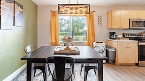 Dining - Cute downtown home near UF and Depot Park (Gainesville)