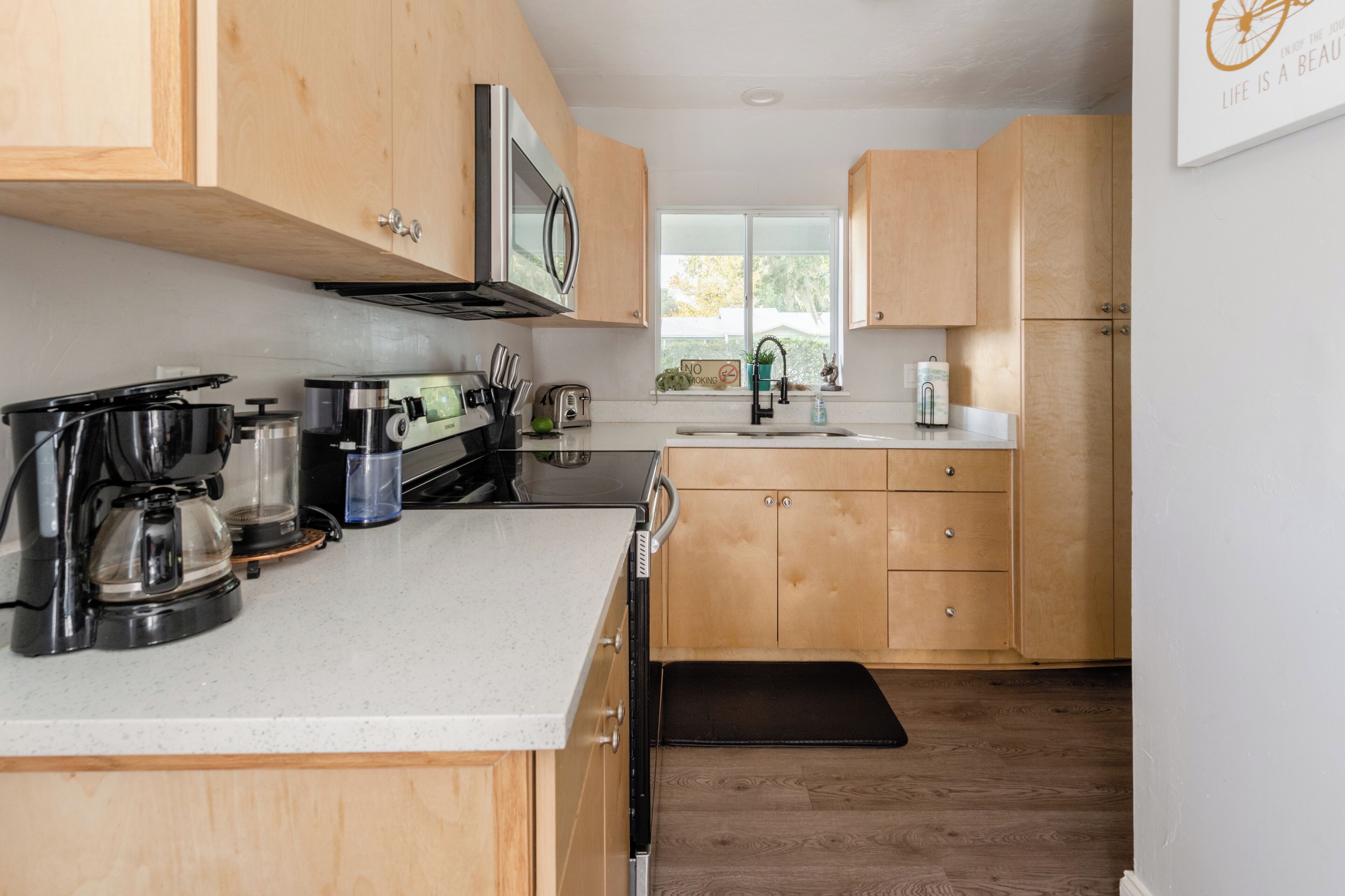 Refrigerador, microondas, horno y parrilla de estufa 