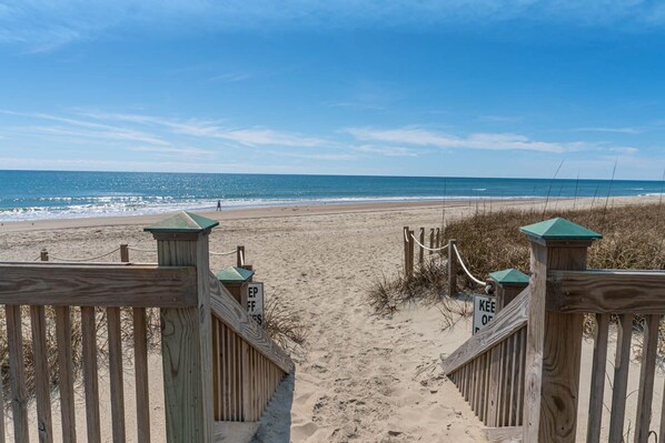 Beach - Beachwalk 113, Oceanfront Condo in Pine Knoll Shores, NC! (Pine Knoll Shores)