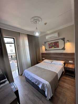 Ropa de cama de alta calidad y minibar 