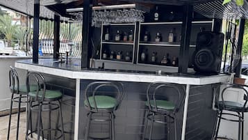 Bar (en la propiedad)