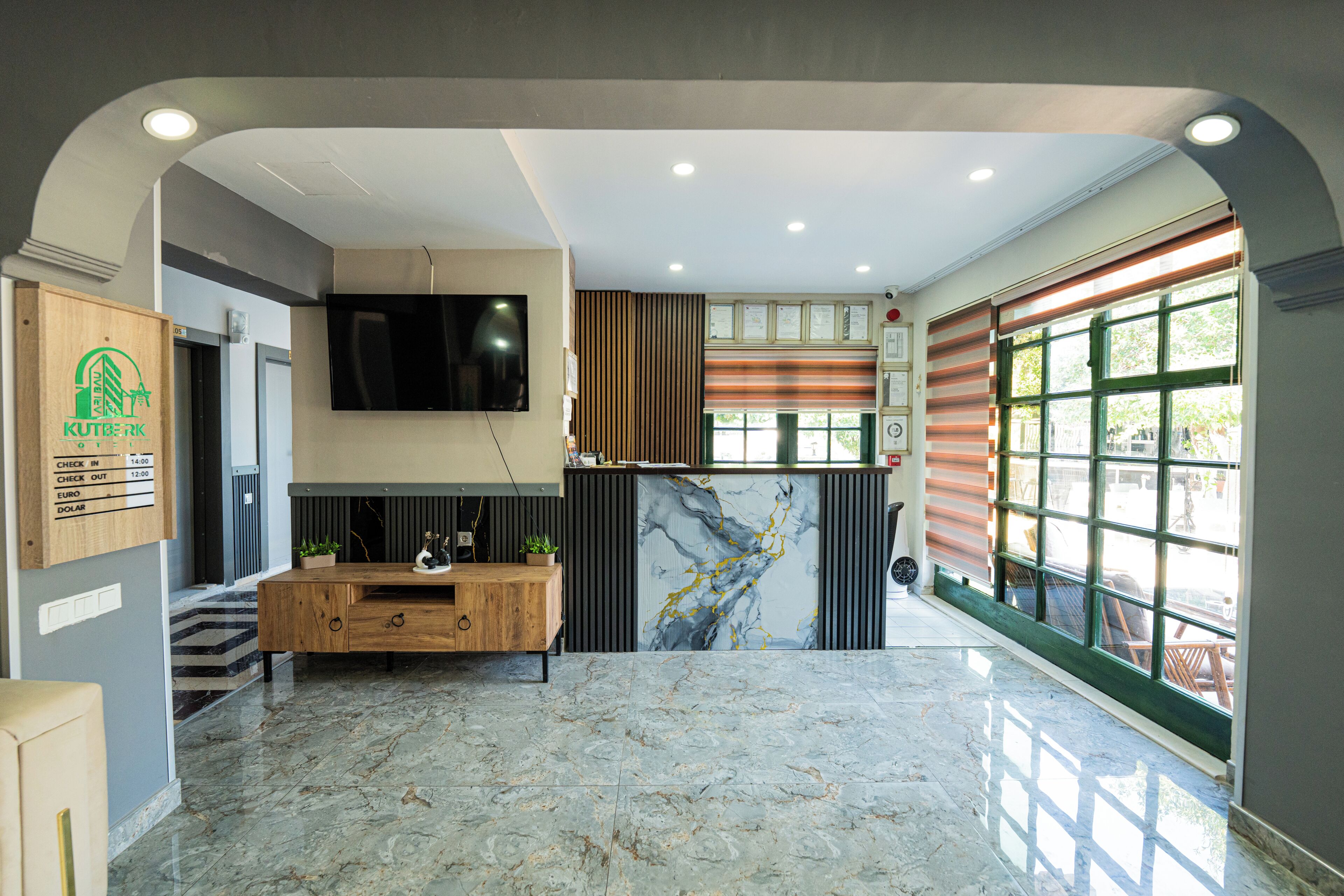 Quầy tiếp tân