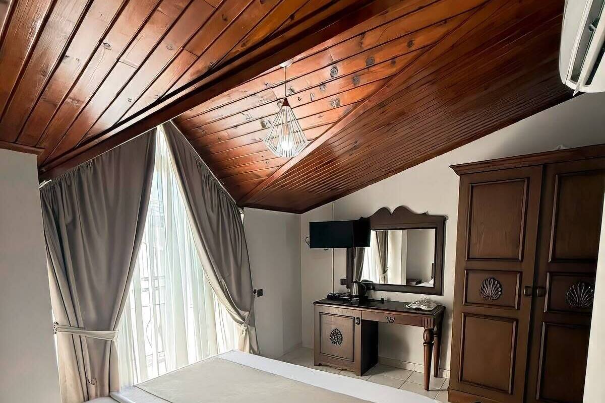 Premium bedding, minibar, in-room safe, free WiFi