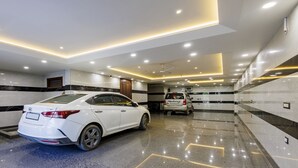 مواقف سيارات مجانية