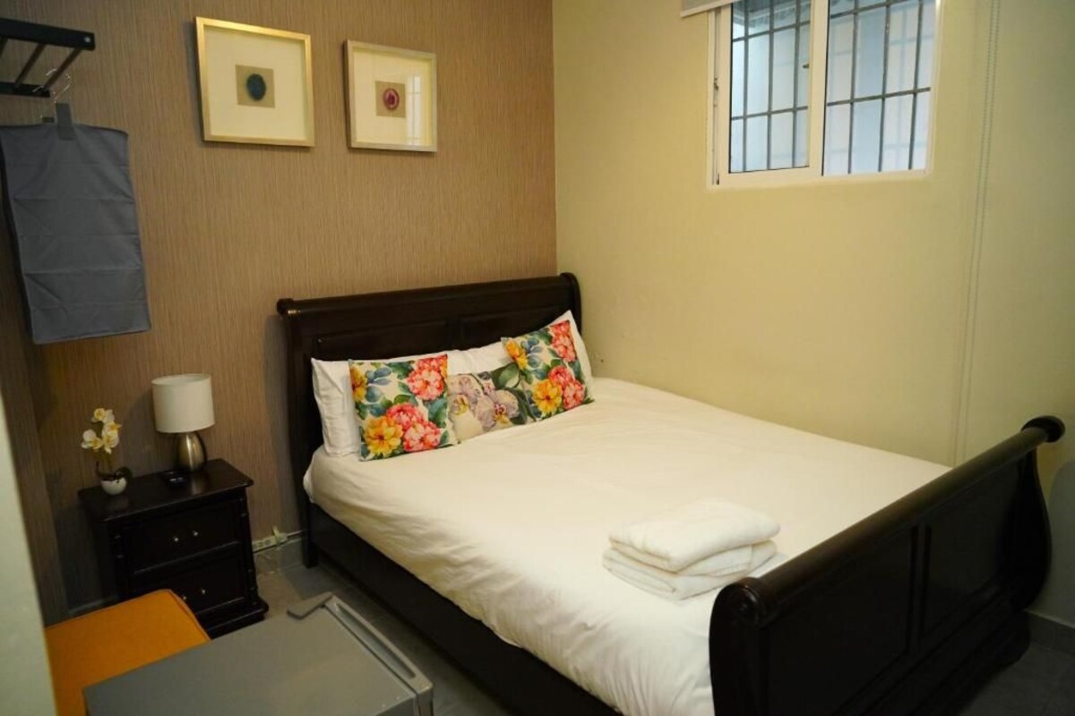 DOUBLE ROOM
