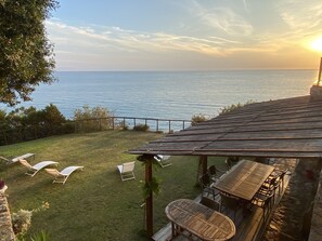 屋外ダイニングエリア