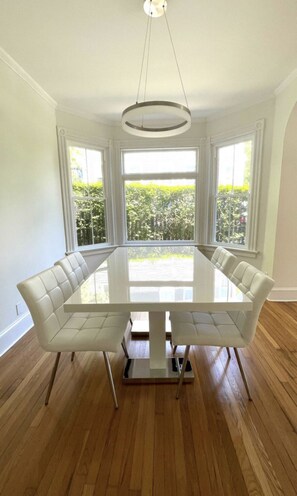 Dining - 1st Floor -Sunny 2-bedroom apartment (Newport)