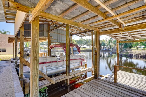 Hot Tub + Dock Access: Lake Hatchineha Getaway!