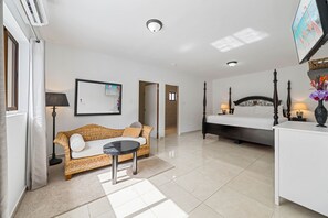 3 bedrooms, desk, iron/ironing board, travel cot