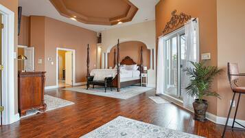 7 bedrooms, iron/ironing board, free WiFi, bed sheets