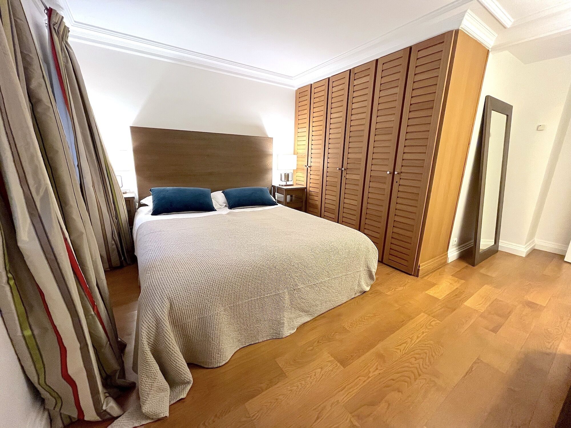 2 chambres, bureau, fer et planche à repasser, Wi-Fi gratuit