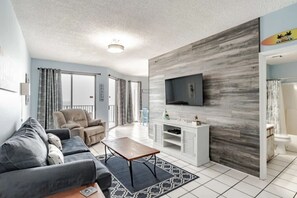 تلفزيون بشاشة مسطحة