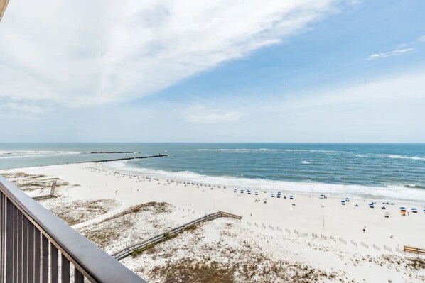 بالقرب من الشاطئ