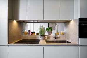 Køleskab, mikrobølgeovn, ovn, opvaskemaskine