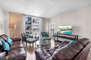 TV - Ocean Beach Vacation Large 2bd/2bth Condo, Hollywood FL  (Hollywood)