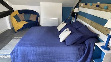 2 bedrooms, travel crib, free WiFi, bed sheets
