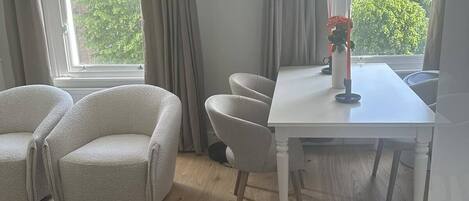 Deluxe Apartment | Living area