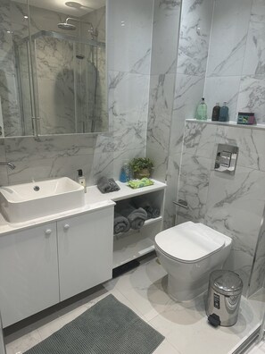 Deluxe Apartment | Bathroom - Abbey Road Luxury Modern Flat (London)