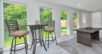 Garden Oaks Cottage - Central and Family-Friendly