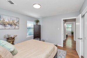 3 bedrooms, iron/ironing board, WiFi