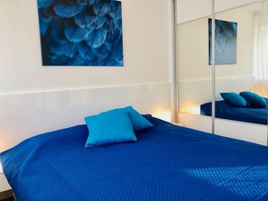 2 bedrooms, travel cot, WiFi, bed sheets - Admiral Lakeside Luxury Apartment, Admiral Lakeside Luxury Apartment (Siófok)