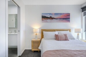 2 bedrooms, desk, iron/ironing board, WiFi