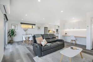 TV, studio