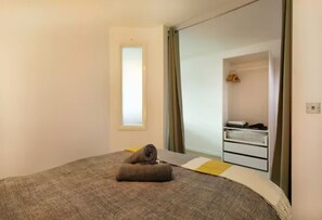 1 bedroom, iron/ironing board, free WiFi, bed sheets