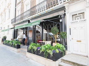 Enjoy a traditional dining experience with a variety of options at Craven Court.