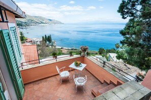 Basic Apartment | Terrace/patio - Casetta Amelia Apts by Wonderful Italy (Taormina)