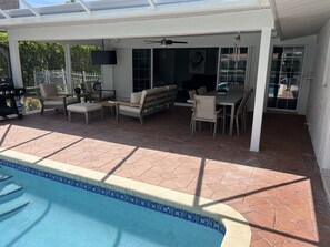 Outdoor dining -  Stunning property in Royal Harbor, Is finest location Naples bay downtown 5th (Naples)