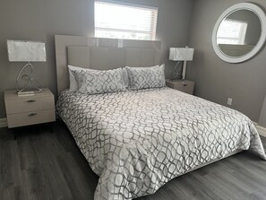 3 bedrooms, in-room safe, iron/ironing board, free WiFi -  Stunning property in Royal Harbor, Is finest location Naples bay downtown 5th (Naples)