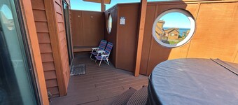 Ocean Cabin 28 w/ Jacuzzi with Private Beach (Private Beach Owned by White Rock Resort)