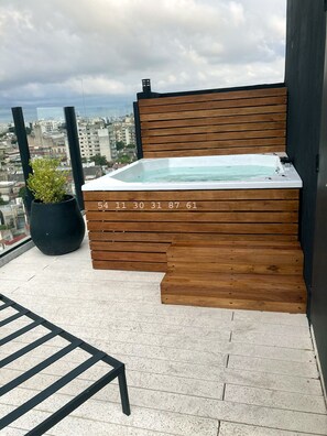 Outdoor spa tub - Excelente Departamento AL Frente Edificio Nuevo (Buenos Aires)