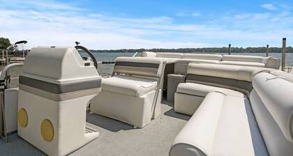 Lake, Boat, Hot Tub, Sauna, Private Chef