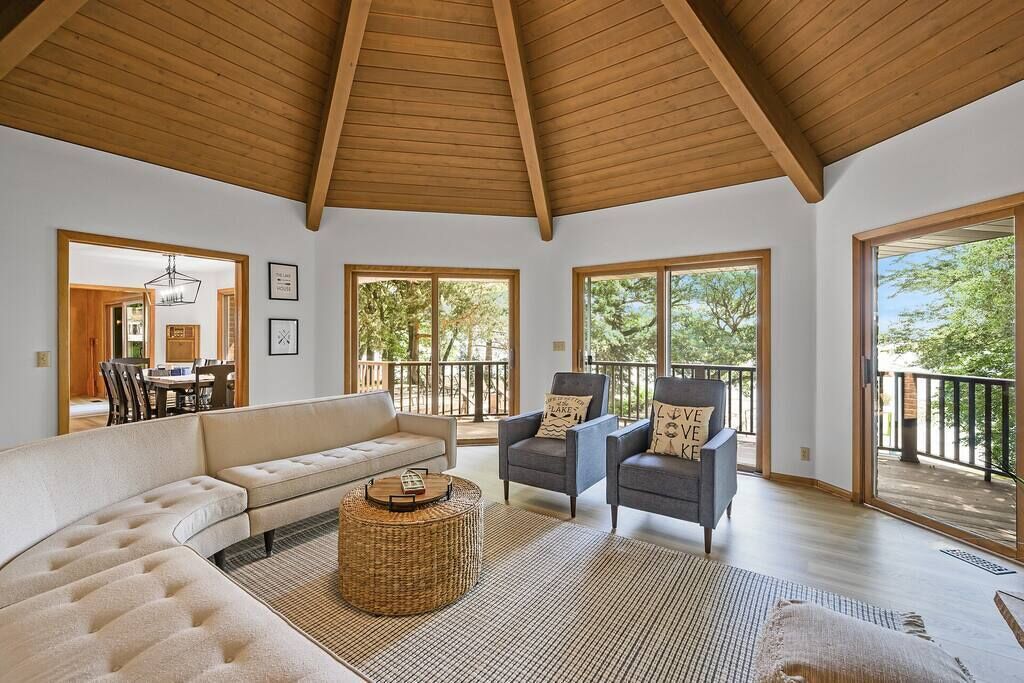 Smart TV, fireplace, video games, books