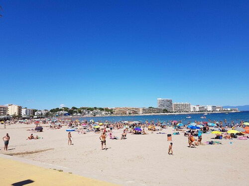 Apt with views of the bay, pool, wifi, parking