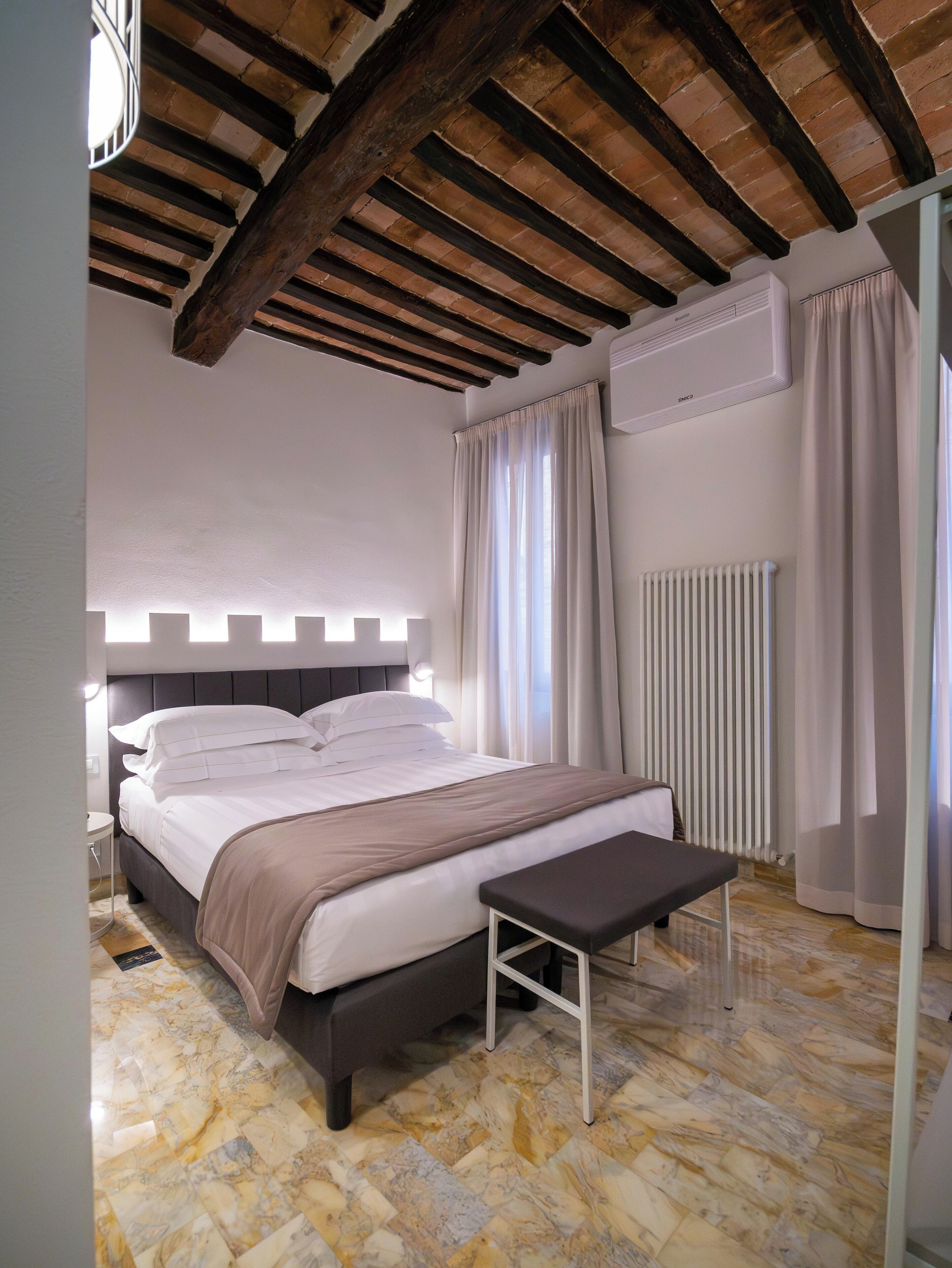 Superior-Zimmer, 1 Schlafzimmer, Nichtraucher, mit Bad | Hochwertige Bettwaren, Betten mit Memory-Foam-Matratzen, Minibar