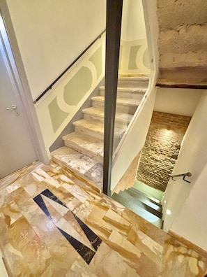 Escaleras con baranda
