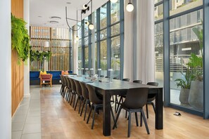 Lobby sitting area - Neighbourgood Newlands (Cape Town)
