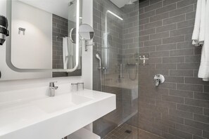 Douche, serviettes fournies