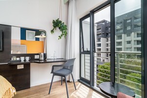 Quarto luxo | Cofres nos quartos, escrivaninha, espaço de trabalho para notebook