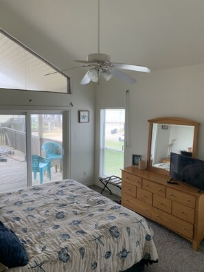 4 室のベッドルーム、WiFi (無料)、ベッドシーツ