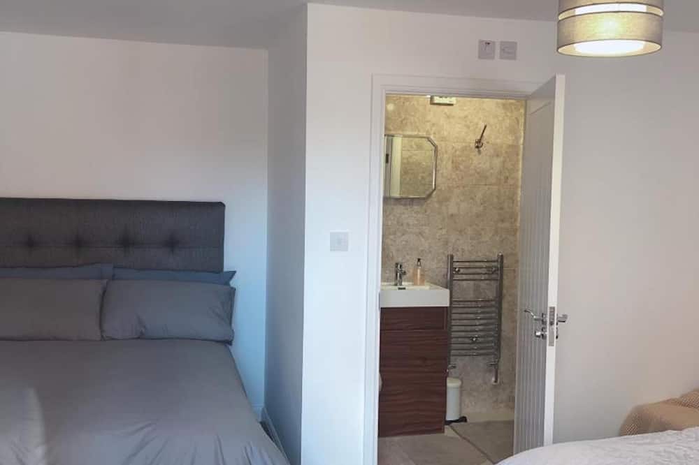 Studio Self contained flat free Parking - Keyworth