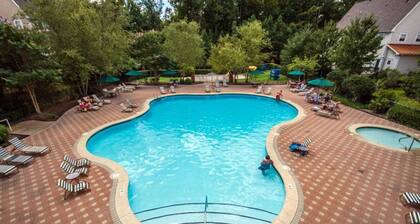 Spacious 2 Bedroom Resort Condo for Your Next Vacation in Williamsburg, VA