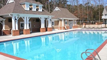 Piscine couverte, piscine extérieure