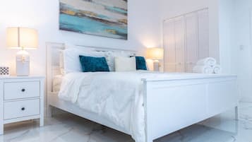 3 habitaciones, tabla de planchar con plancha, wifi y ropa de cama