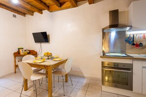 Frigorifero, microonde, forno, macchina per tè/caffè