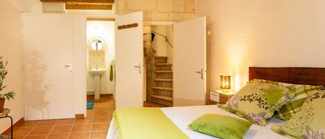 2 Schlafzimmer, Bügeleisen/Bügelbrett, kostenloses WLAN